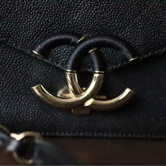 Chanel black caviar Cuba collection crossbody and top handle camera bag - Picture 2 of 14